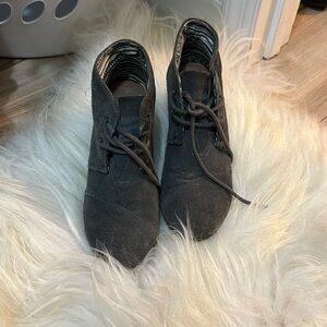 Grey suede Tom’s wedges